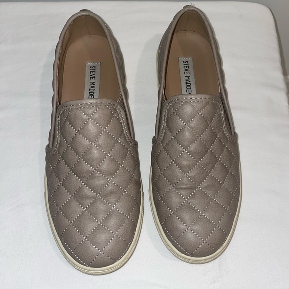 Steve Madden | Ecentrcq Leather Quilted Slip-On Shoes | Size 8.5 - Picture 4 of 9